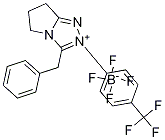(R)-ベンジル-2-[4-(トリフルオロメチル)フェニル]-6,7-ジヒドロ-5H-ピロロ[2,1-c][1,2,4]トリアゾリウムテトラフルオロボラート 化学構造式